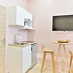Petit Studio Confortable & Tranquille Paris 17Eme