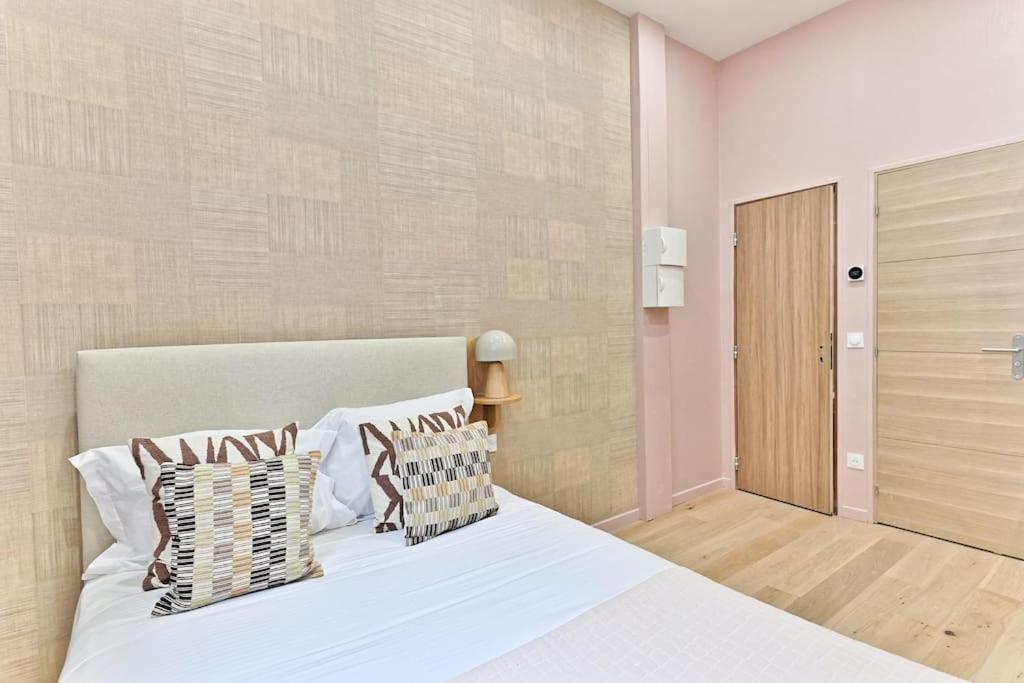 Petit Confortable & Tranquille 17eme Appartamento Parigi